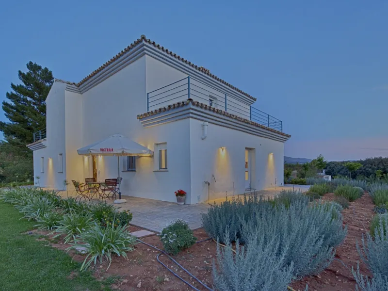 AN OUTSTANDING OPPORTUNITY to own an IMPRESSIVE FINCA OF 30,000M2 OF FLAT LAND with 1,000 walnut trees and a beautiful, stylish modern home with a private swimming pool and exceptional views.