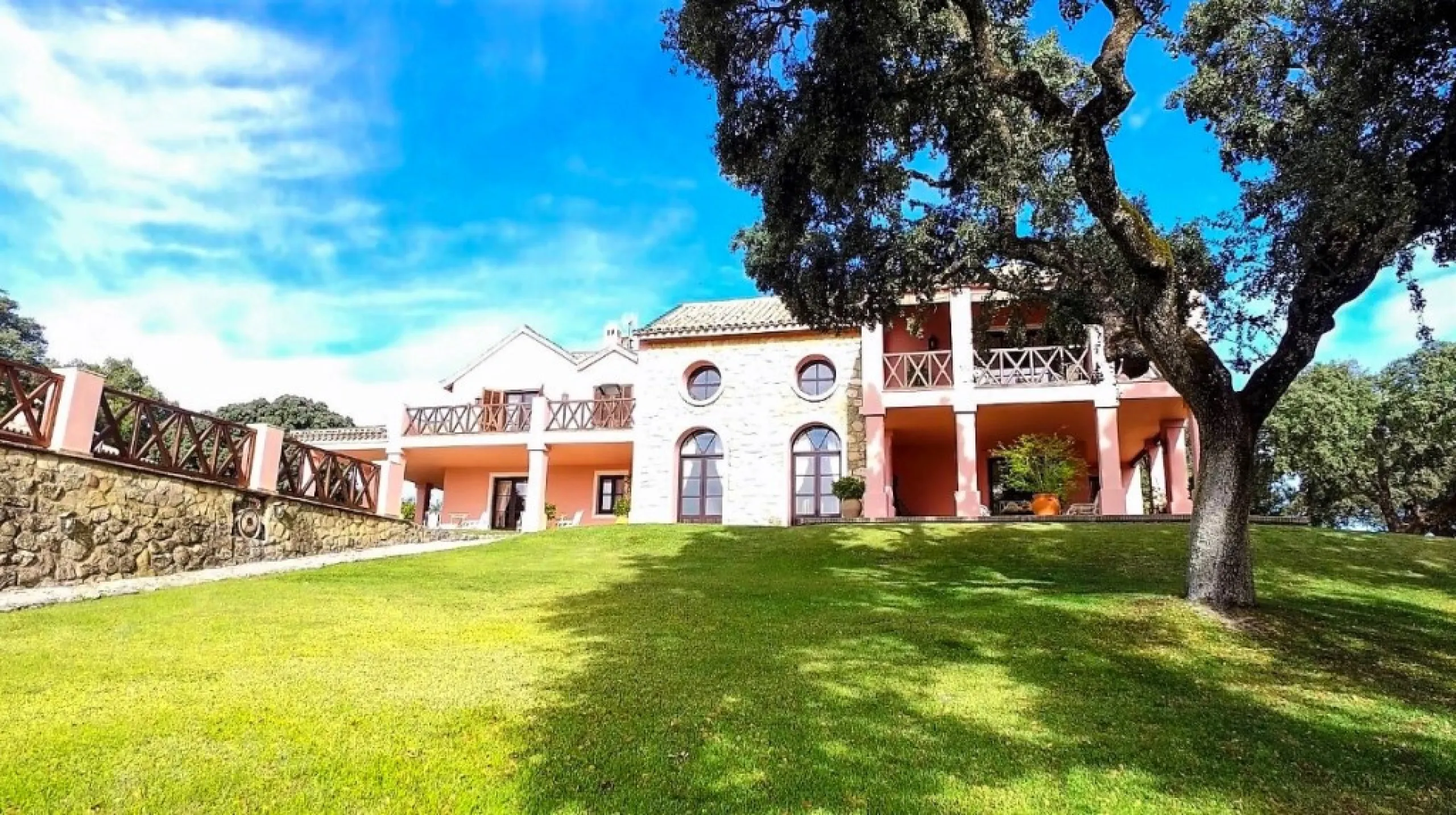 Außergewöhnliches Landgut mit Weinbergen in der Serranía de Ronda