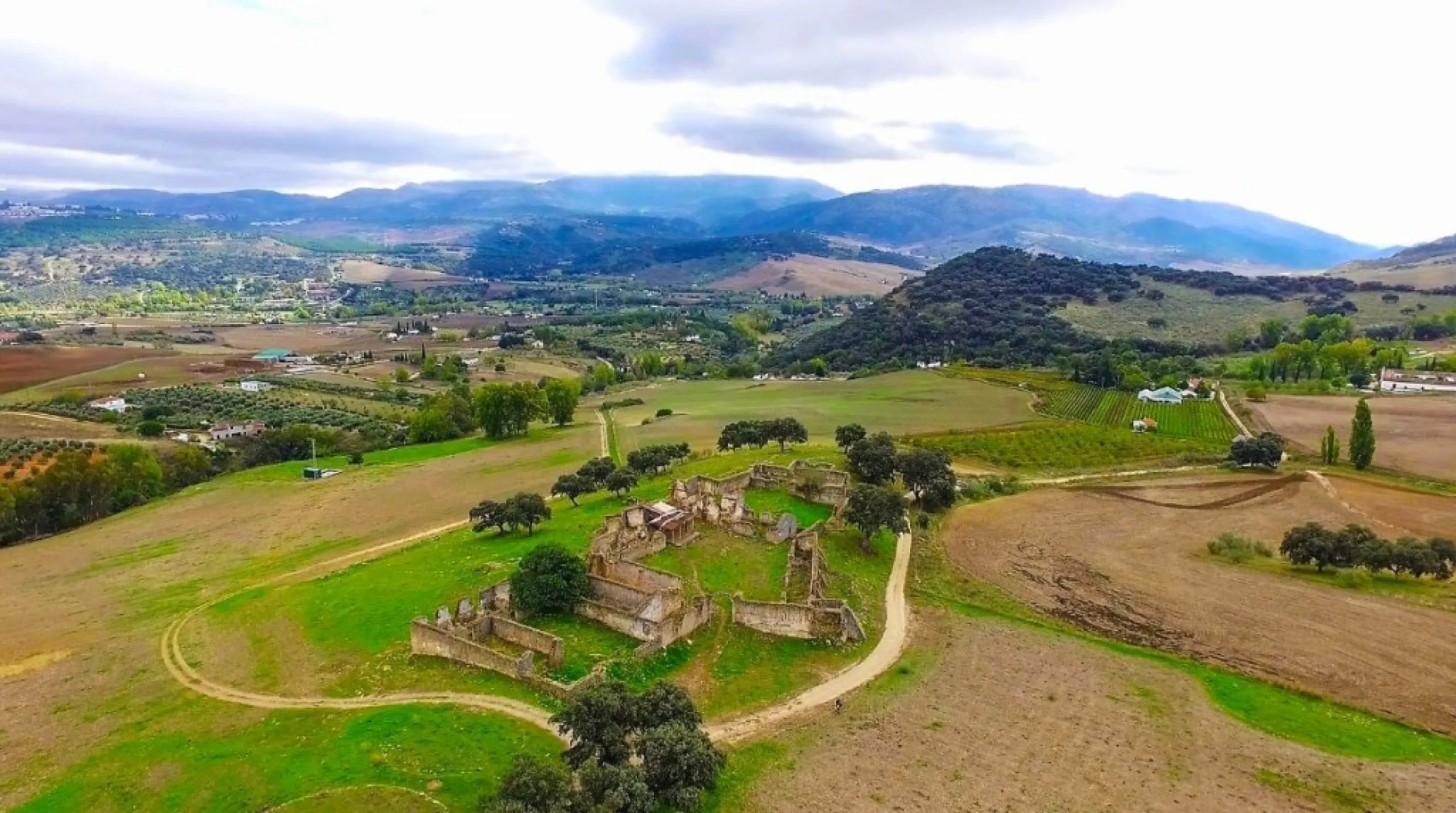 Außergewöhnliches Landgut mit Weinbergen in der Serranía de Ronda