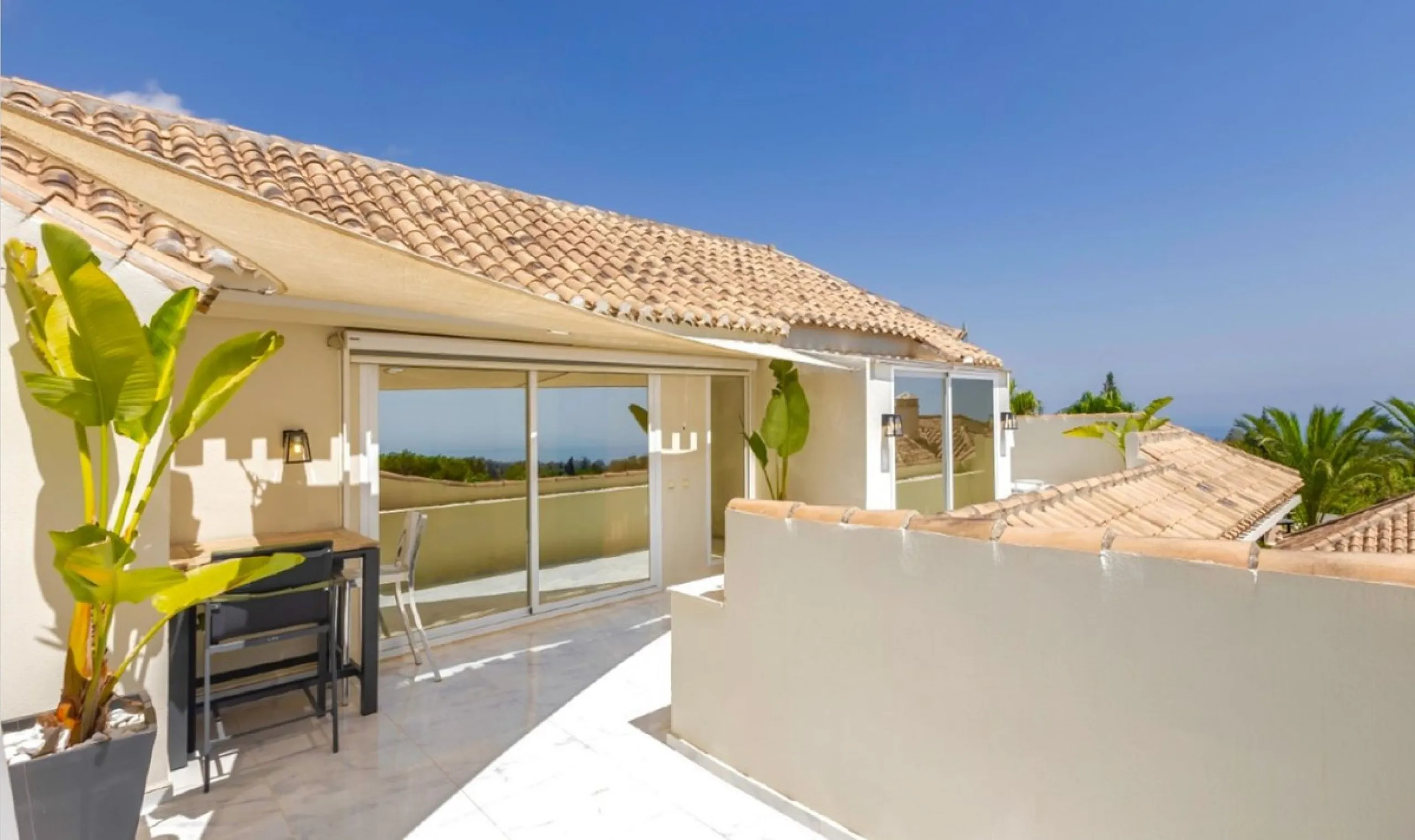 Apartment - Penthouse в продаже в Marbella, Málaga. В доме 3 спален и 4 ванных комнат. Площадь дома 290 м². Площадь участка 390 м²