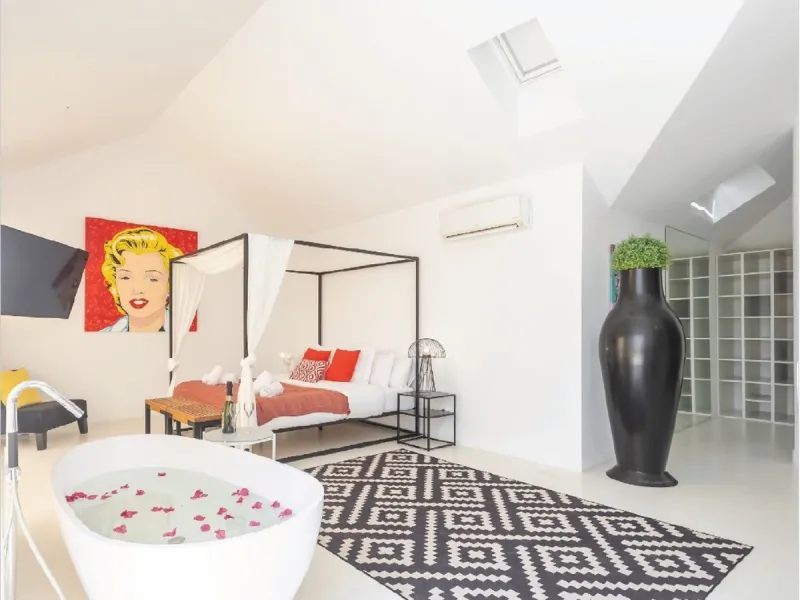 Apartment - Penthouse в продаже в Marbella, Málaga. В доме 3 спален и 4 ванных комнат. Площадь дома 290 м². Площадь участка 390 м²