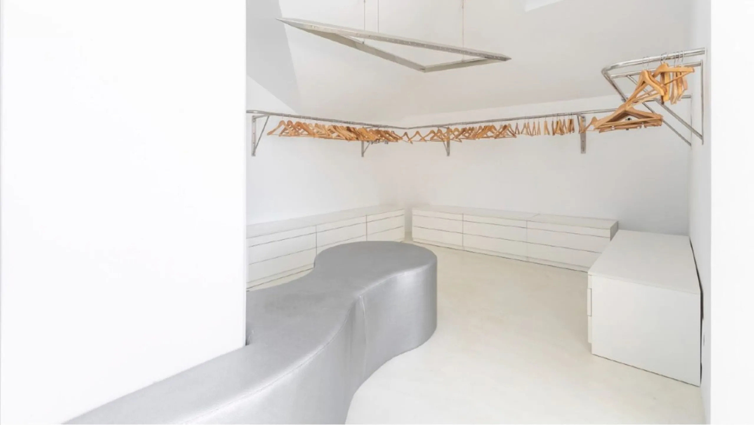 Apartment - Penthouse в продаже в Marbella, Málaga. В доме 3 спален и 4 ванных комнат. Площадь дома 290 м². Площадь участка 390 м²