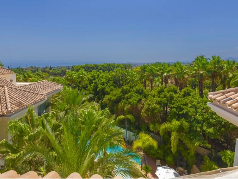 Apartment - Penthouse в продаже в Marbella, Málaga. В доме 3 спален и 4 ванных комнат. Площадь дома 290 м². Площадь участка 390 м²