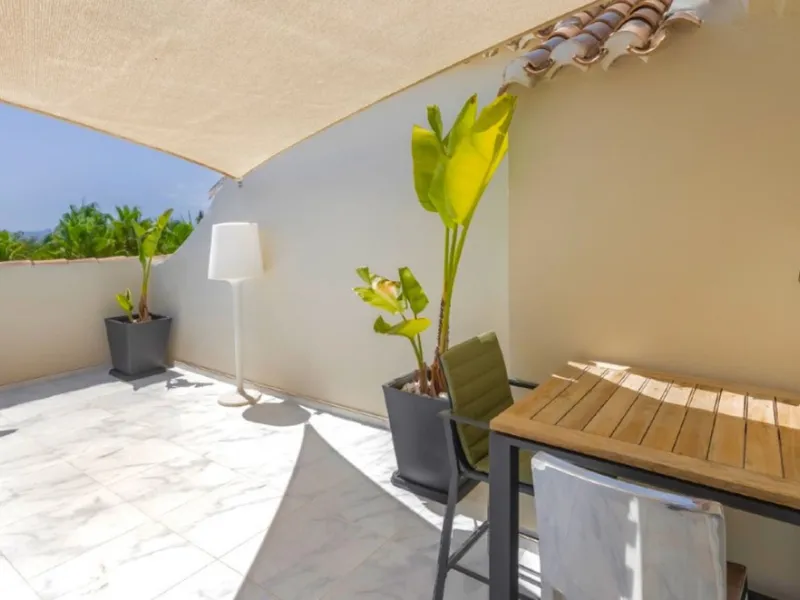 Apartment - Penthouse в продаже в Marbella, Málaga. В доме 3 спален и 4 ванных комнат. Площадь дома 290 м². Площадь участка 390 м²