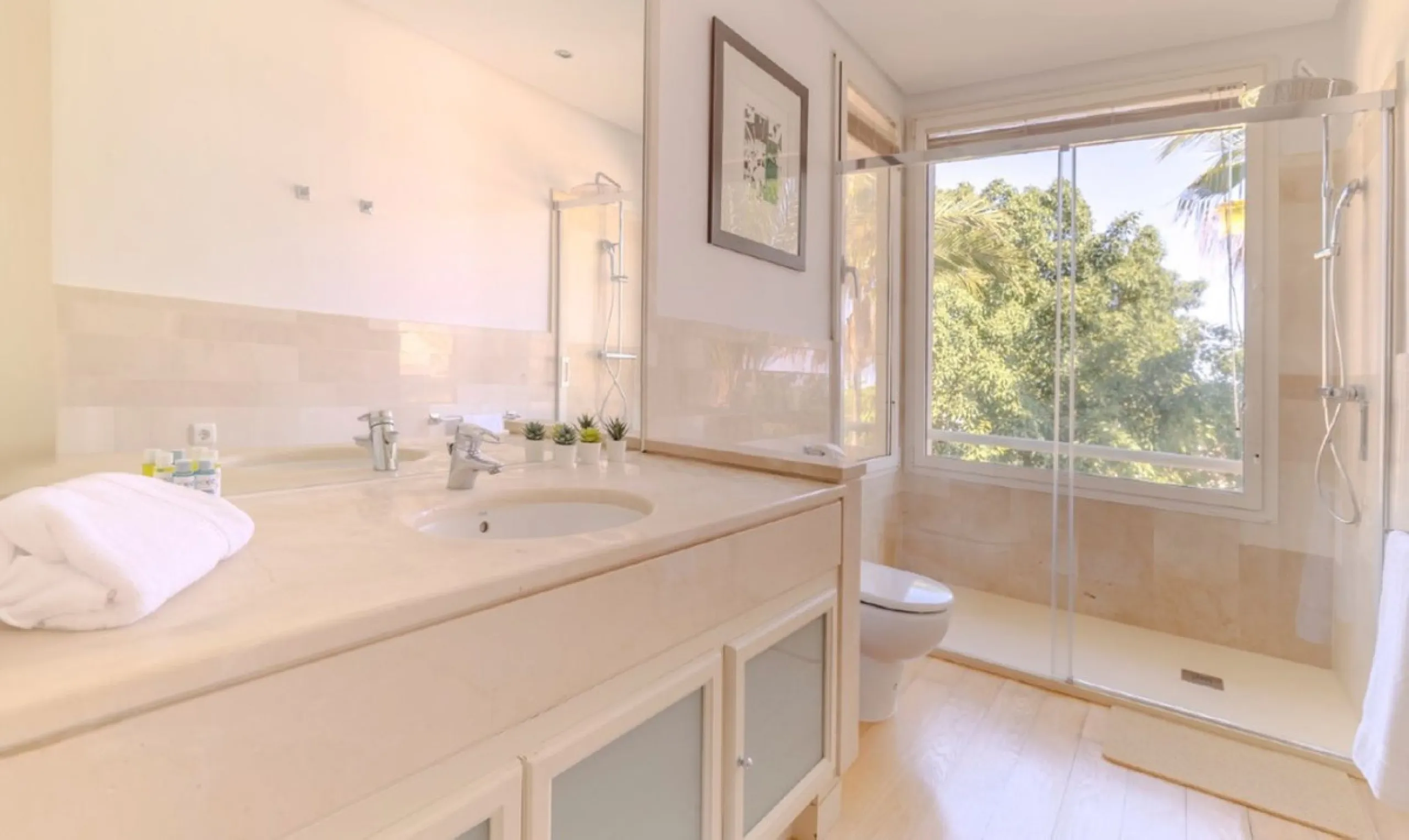 Apartment - Penthouse в продаже в Marbella, Málaga. В доме 3 спален и 4 ванных комнат. Площадь дома 290 м². Площадь участка 390 м²