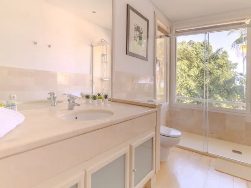 Apartment - Penthouse в продаже в Marbella, Málaga. В доме 3 спален и 4 ванных комнат. Площадь дома 290 м². Площадь участка 390 м²