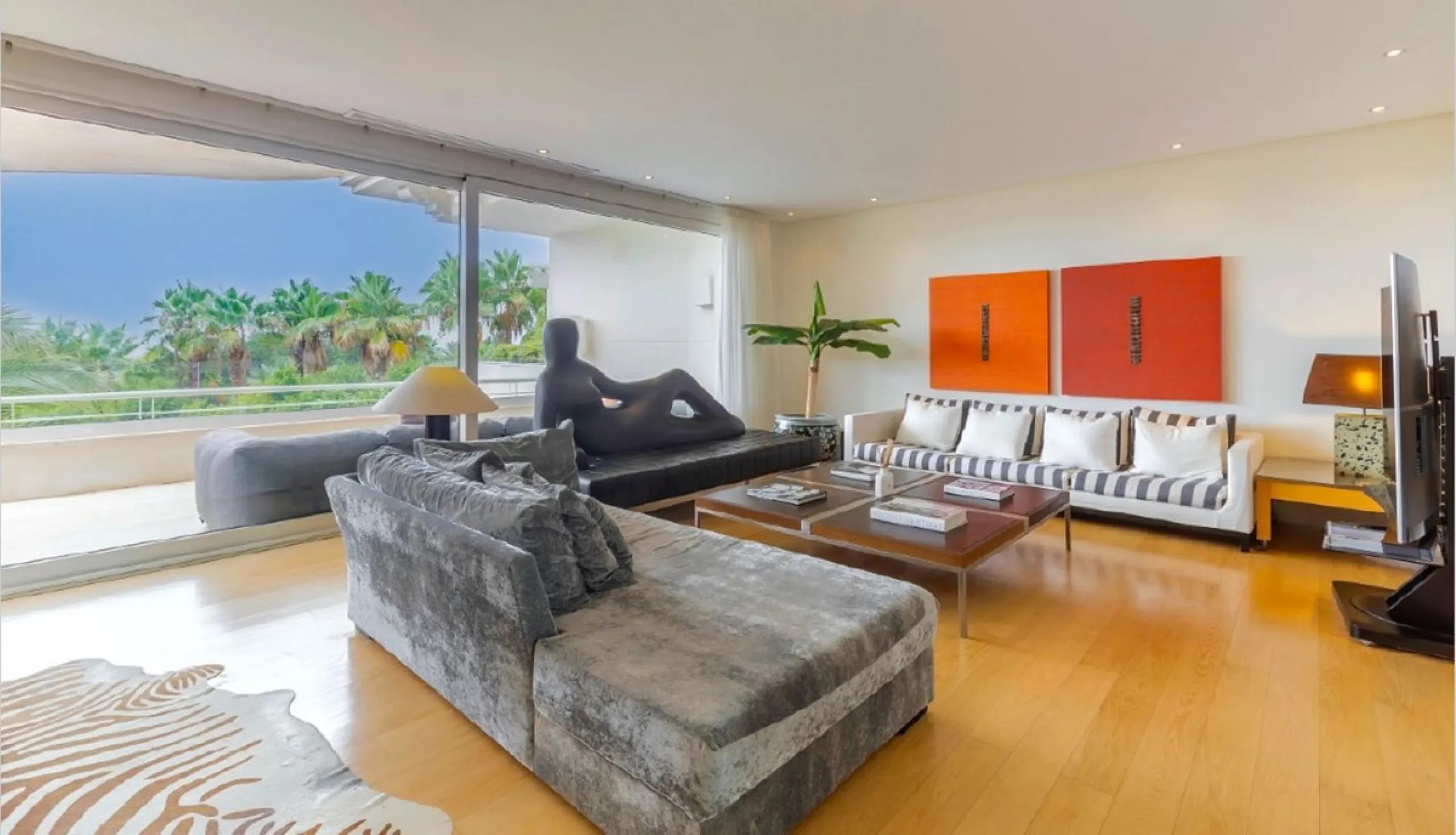 Apartment - Penthouse в продаже в Marbella, Málaga. В доме 3 спален и 4 ванных комнат. Площадь дома 290 м². Площадь участка 390 м²