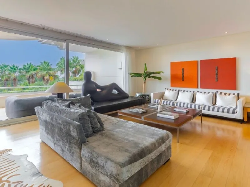 Apartment - Penthouse в продаже в Marbella, Málaga. В доме 3 спален и 4 ванных комнат. Площадь дома 290 м². Площадь участка 390 м²
