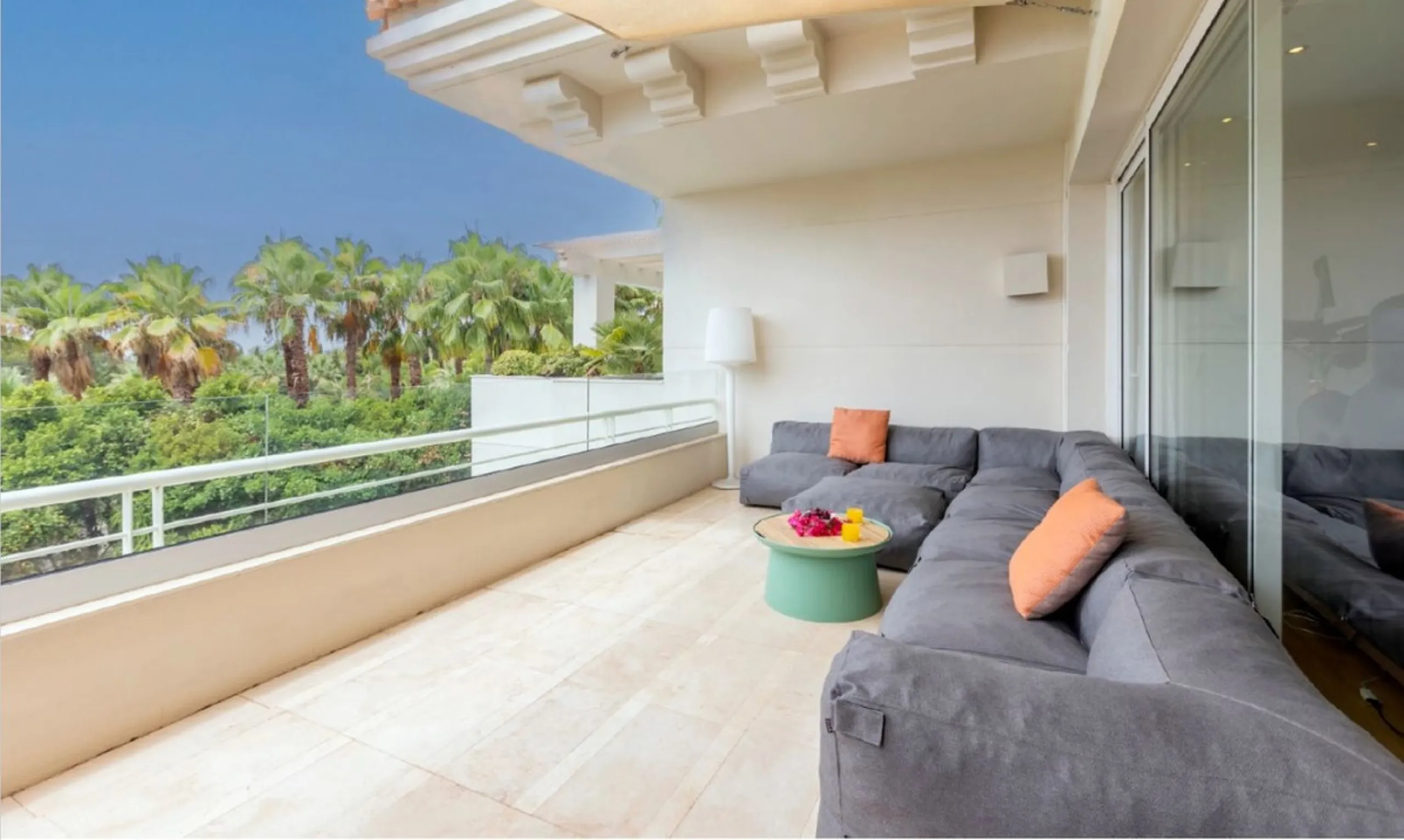 Apartment - Penthouse в продаже в Marbella, Málaga. В доме 3 спален и 4 ванных комнат. Площадь дома 290 м². Площадь участка 390 м²
