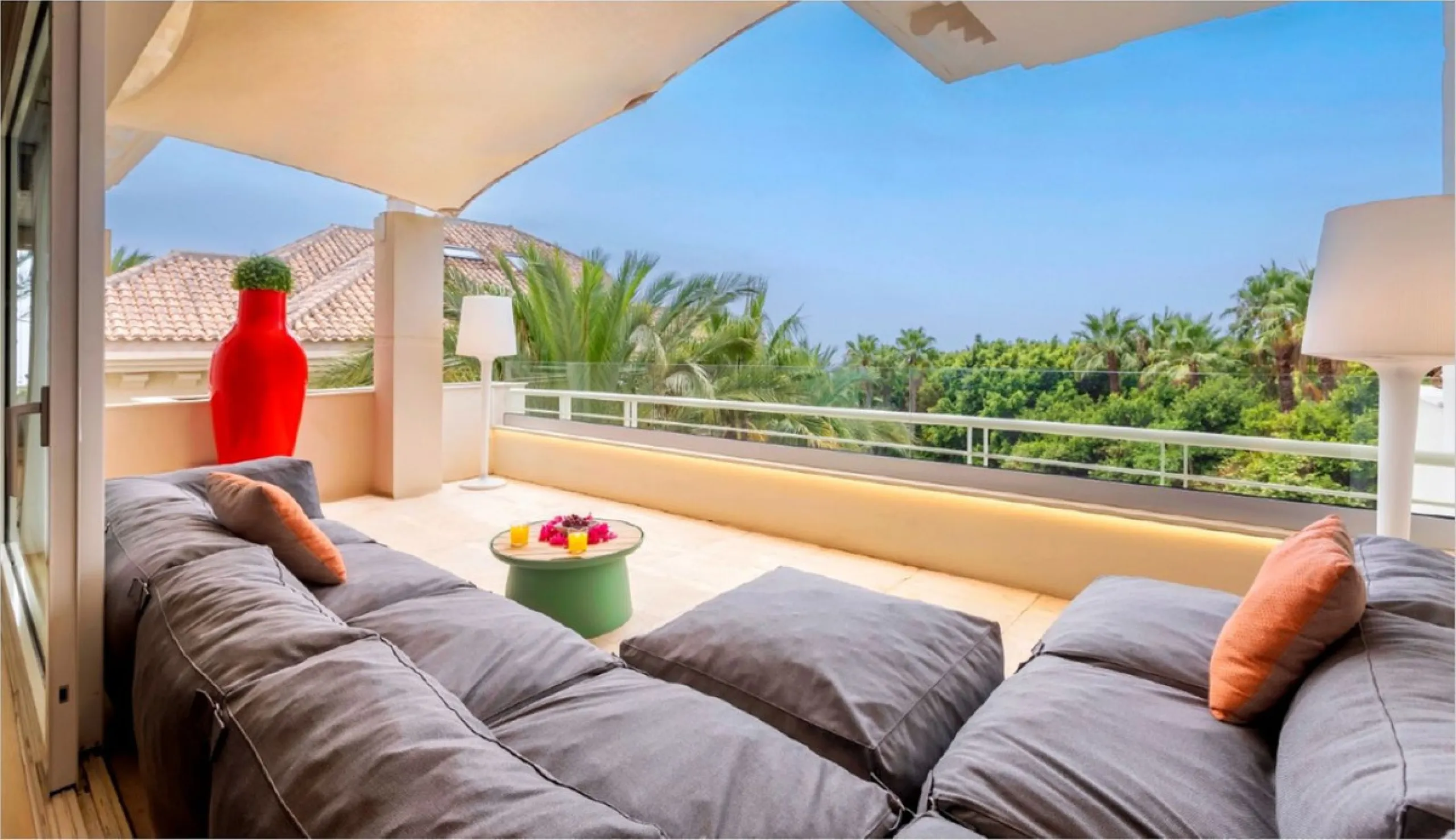 Apartment - Penthouse в продаже в Marbella, Málaga. В доме 3 спален и 4 ванных комнат. Площадь дома 290 м². Площадь участка 390 м²