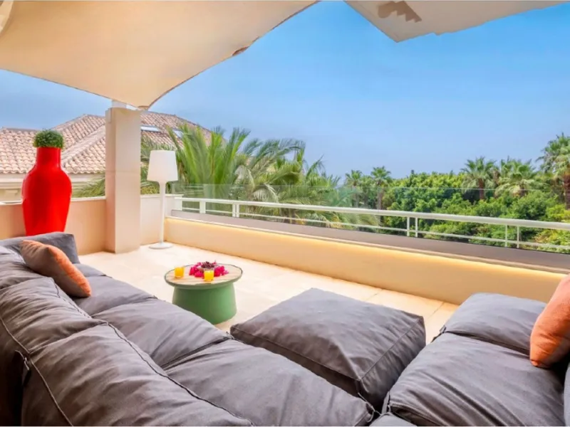 Apartment - Penthouse в продаже в Marbella, Málaga. В доме 3 спален и 4 ванных комнат. Площадь дома 290 м². Площадь участка 390 м²