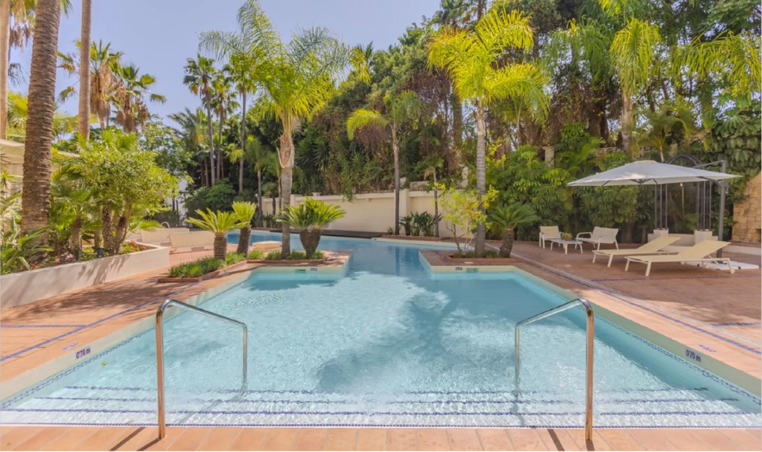 Apartment - Penthouse в продаже в Marbella, Málaga. В доме 3 спален и 4 ванных комнат. Площадь дома 290 м². Площадь участка 390 м²