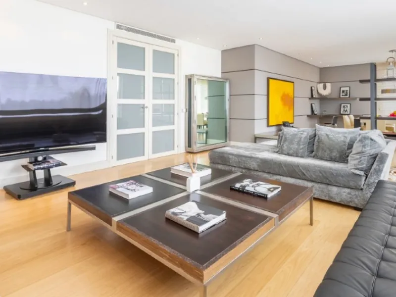 Apartment - Penthouse в продаже в Marbella, Málaga. В доме 3 спален и 4 ванных комнат. Площадь дома 290 м². Площадь участка 390 м²