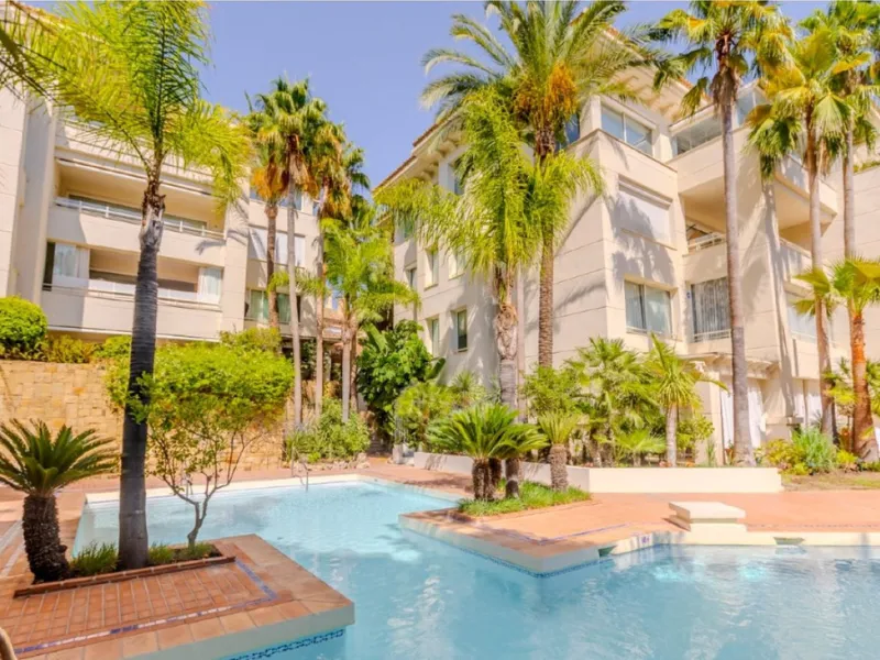 Apartment - Penthouse в продаже в Marbella, Málaga. В доме 3 спален и 4 ванных комнат. Площадь дома 290 м². Площадь участка 390 м²