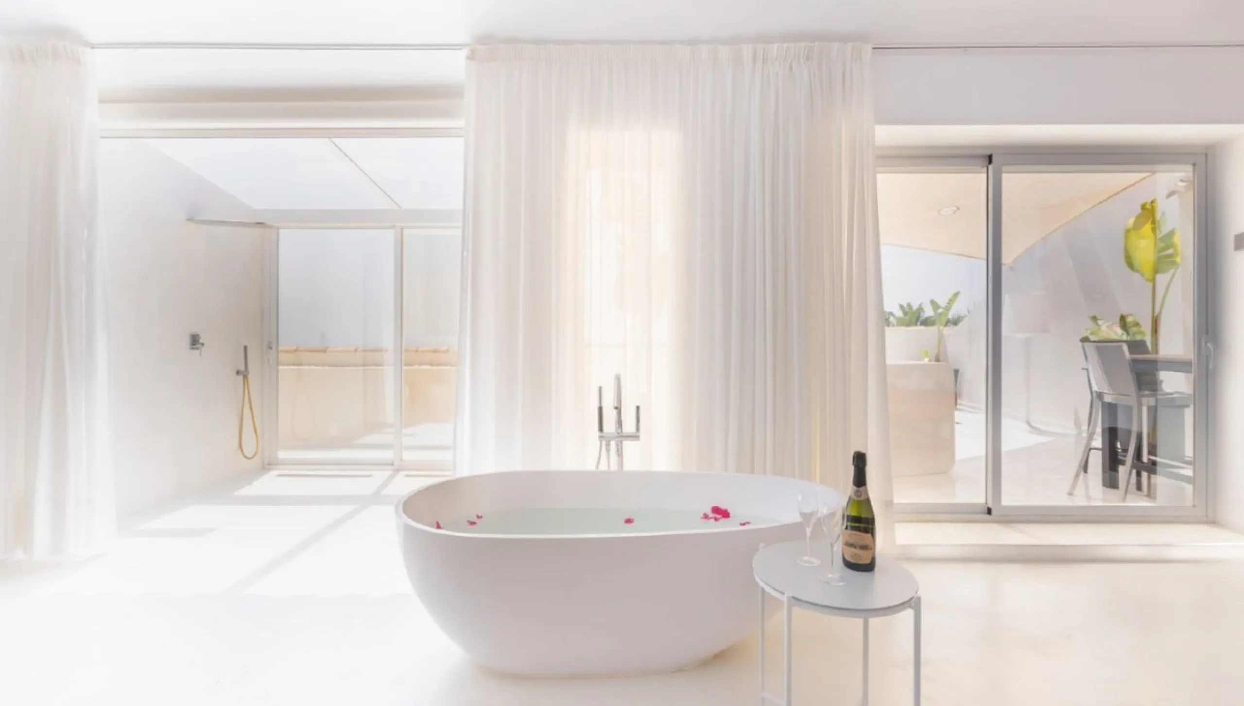 Apartment - Penthouse в продаже в Marbella, Málaga. В доме 3 спален и 4 ванных комнат. Площадь дома 290 м². Площадь участка 390 м²