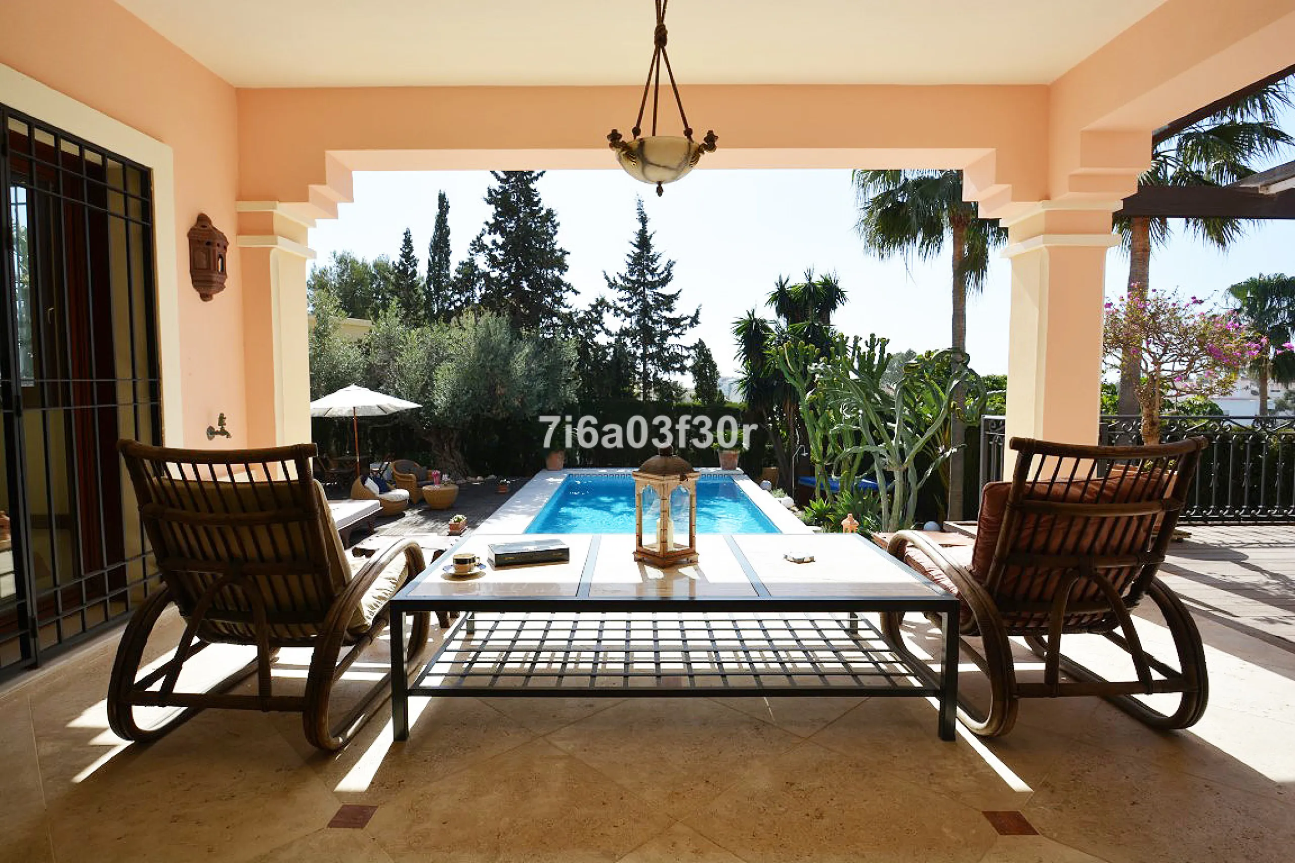 House - Detached Villa в продаже в Marbella, Málaga. В доме 5 спален и 4 ванных комнат. Площадь дома 600 м². Площадь участка 1080 м²