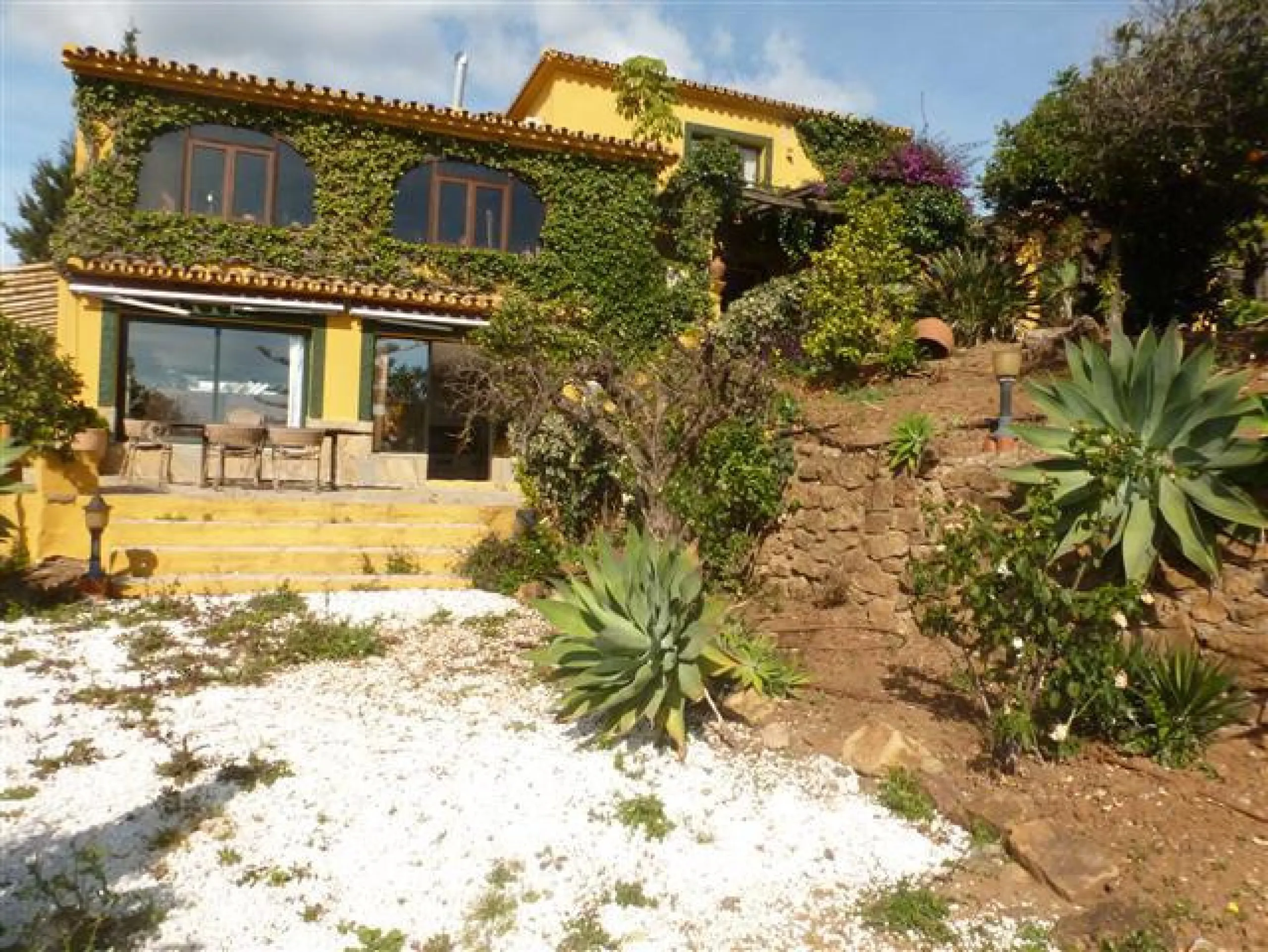 House - Detached Villa в продаже в Estepona, Málaga. В доме 6 спален и 4 ванных комнат. Площадь дома 380 м². Площадь участка 4700 м²