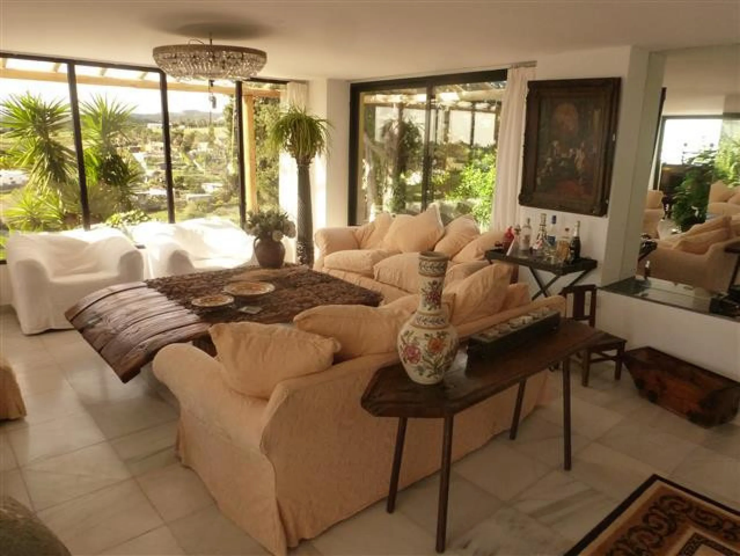 House - Detached Villa в продаже в Estepona, Málaga. В доме 6 спален и 4 ванных комнат. Площадь дома 380 м². Площадь участка 4700 м²