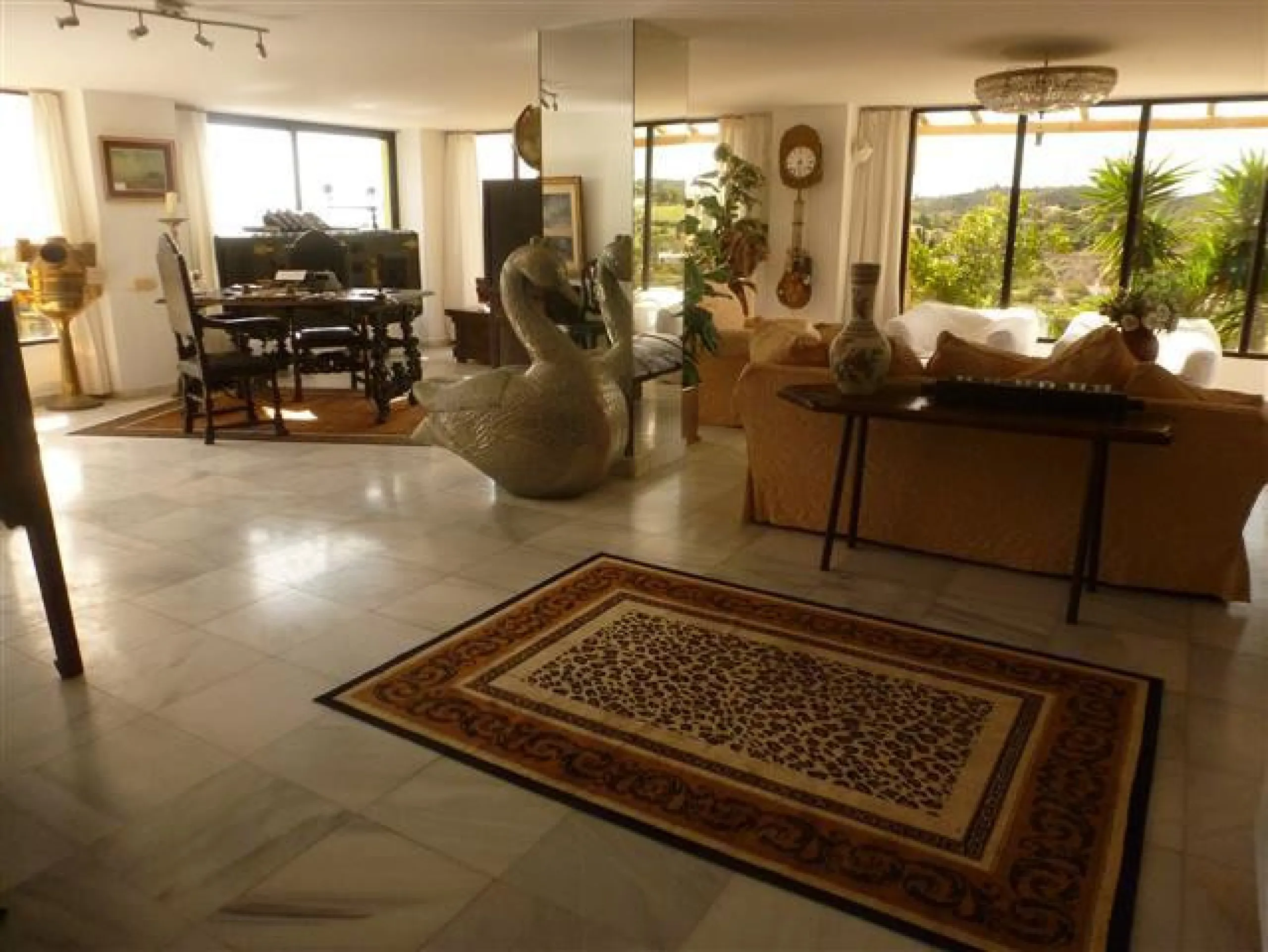 House - Detached Villa в продаже в Estepona, Málaga. В доме 6 спален и 4 ванных комнат. Площадь дома 380 м². Площадь участка 4700 м²