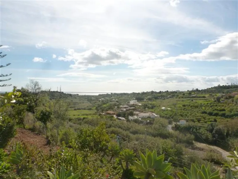 House - Detached Villa в продаже в Estepona, Málaga. В доме 6 спален и 4 ванных комнат. Площадь дома 380 м². Площадь участка 4700 м²