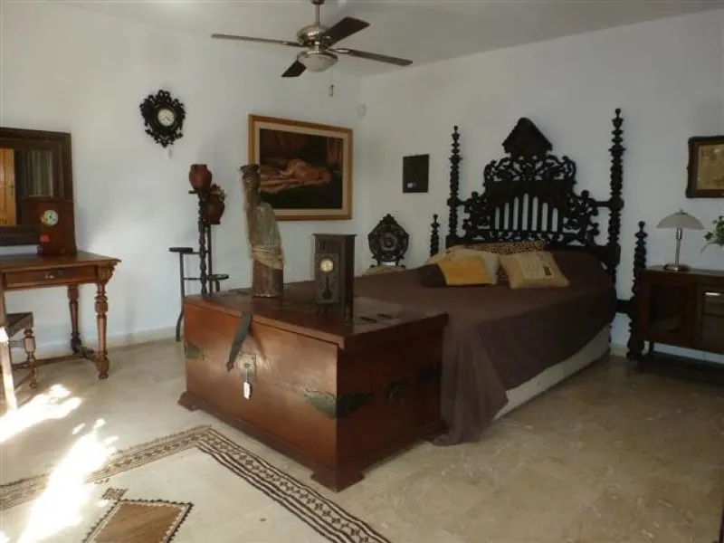 House - Detached Villa в продаже в Estepona, Málaga. В доме 6 спален и 4 ванных комнат. Площадь дома 380 м². Площадь участка 4700 м²