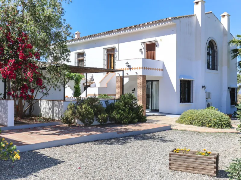 Commercial - Bed and Breakfast в продаже в Alora, Málaga. В доме 7 спален и 6 ванных комнат. Площадь дома 580 м². Площадь участка 17000 м²