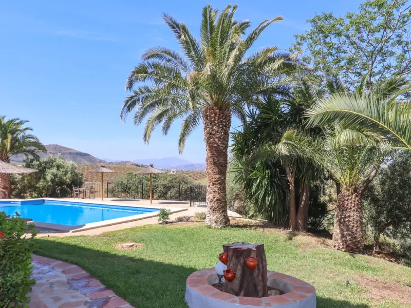 Commercial - Bed and Breakfast в продаже в Alora, Málaga. В доме 7 спален и 6 ванных комнат. Площадь дома 580 м². Площадь участка 17000 м²