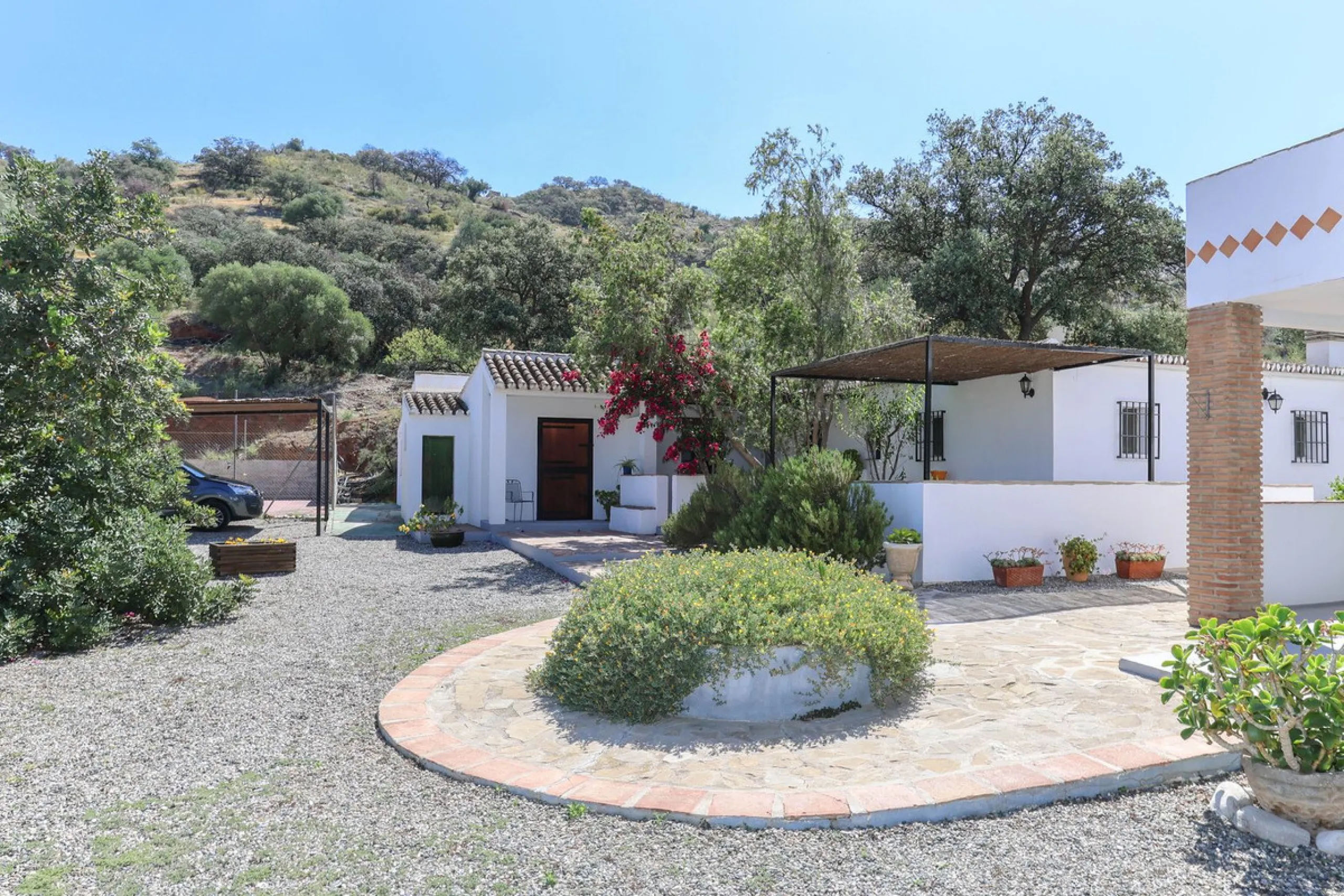 Commercial - Bed and Breakfast в продаже в Alora, Málaga. В доме 7 спален и 6 ванных комнат. Площадь дома 580 м². Площадь участка 17000 м²