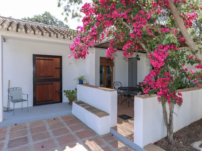 Commercial - Bed and Breakfast в продаже в Alora, Málaga. В доме 7 спален и 6 ванных комнат. Площадь дома 580 м². Площадь участка 17000 м²