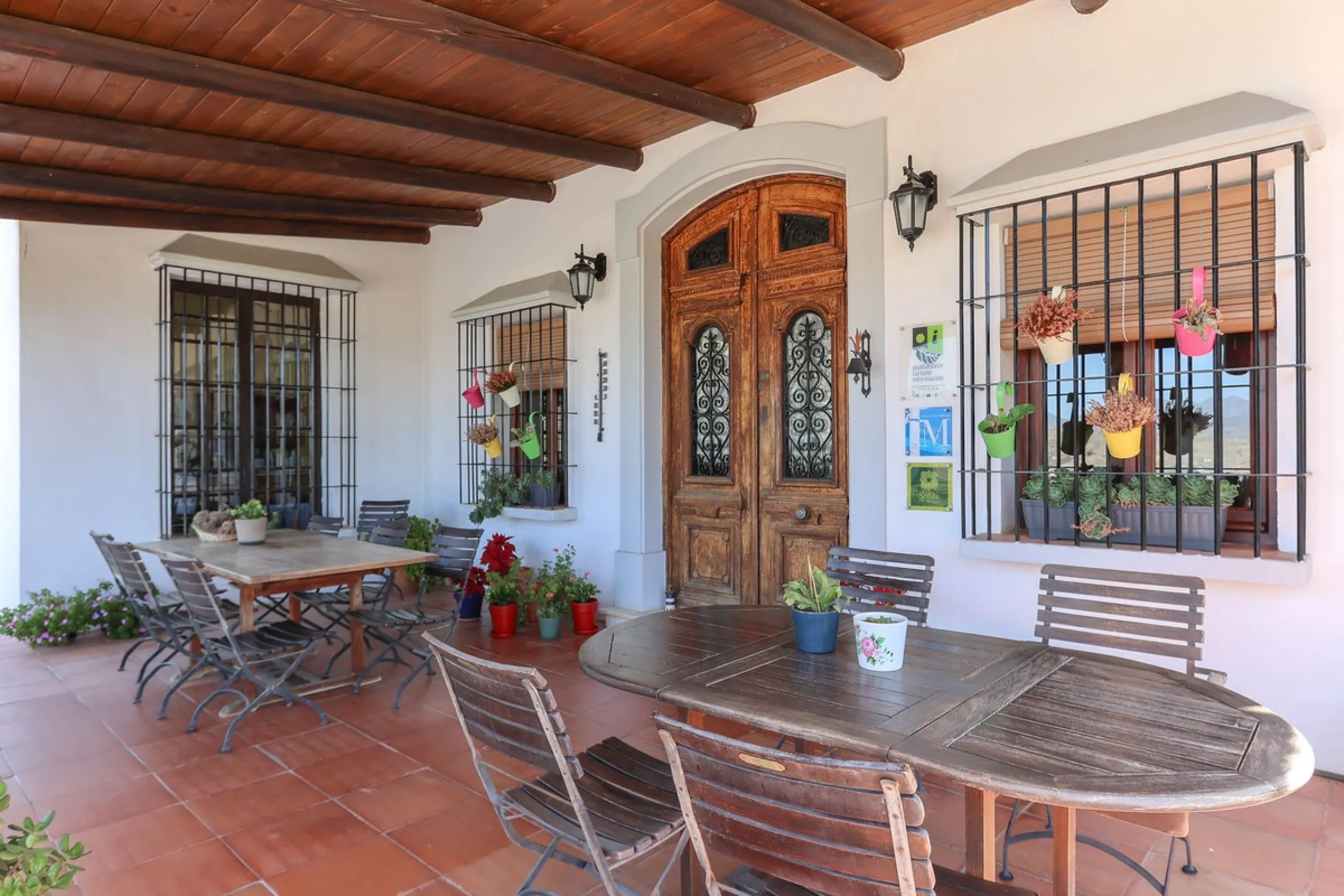 Commercial - Bed and Breakfast в продаже в Alora, Málaga. В доме 7 спален и 6 ванных комнат. Площадь дома 580 м². Площадь участка 17000 м²