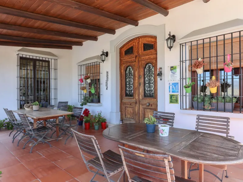 Commercial - Bed and Breakfast в продаже в Alora, Málaga. В доме 7 спален и 6 ванных комнат. Площадь дома 580 м². Площадь участка 17000 м²