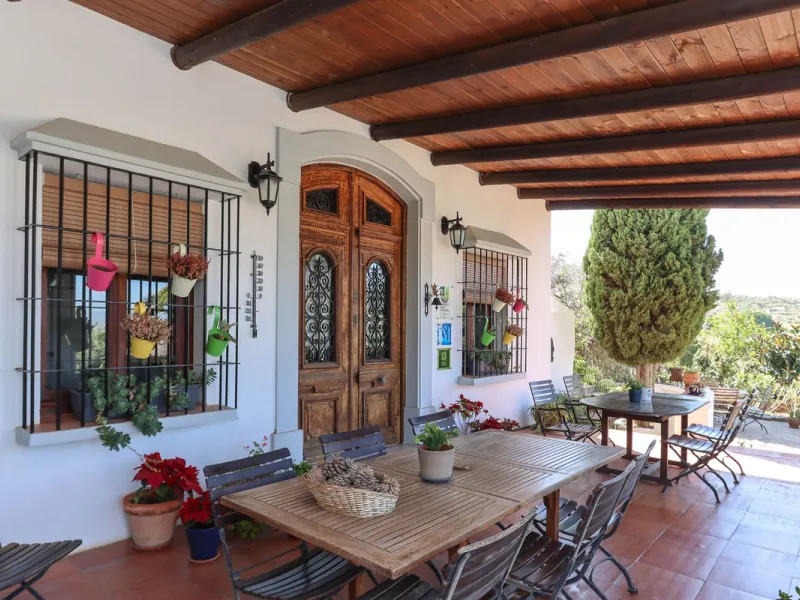 Commercial - Bed and Breakfast в продаже в Alora, Málaga. В доме 7 спален и 6 ванных комнат. Площадь дома 580 м². Площадь участка 17000 м²