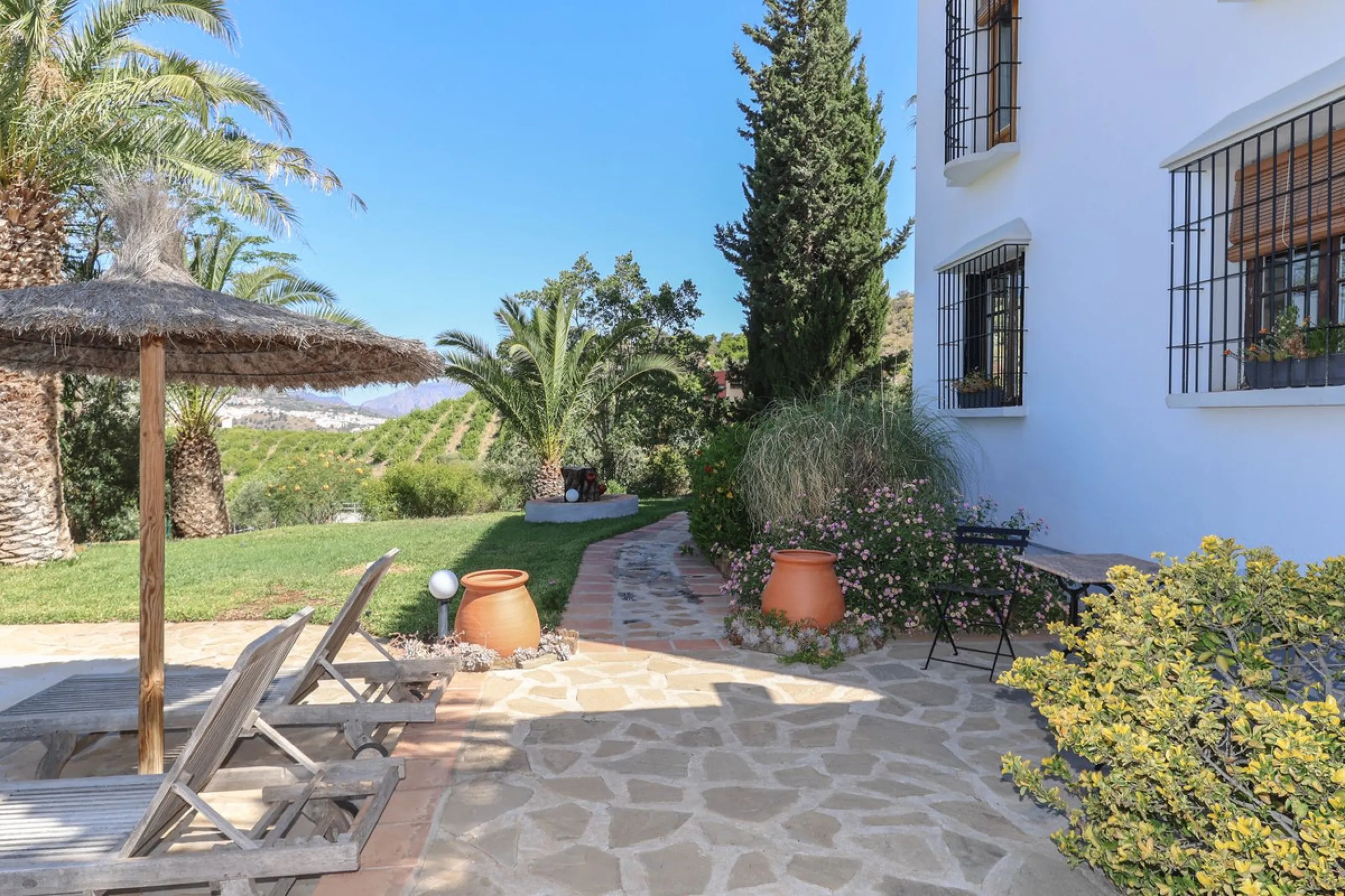 Commercial - Bed and Breakfast в продаже в Alora, Málaga. В доме 7 спален и 6 ванных комнат. Площадь дома 580 м². Площадь участка 17000 м²