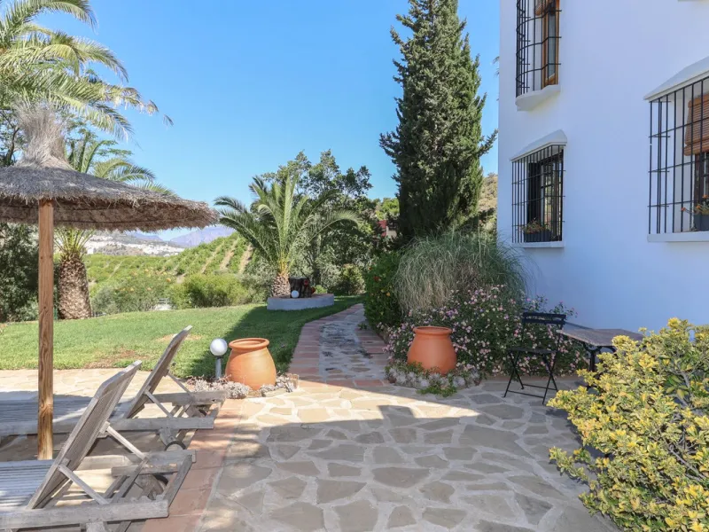 Commercial - Bed and Breakfast в продаже в Alora, Málaga. В доме 7 спален и 6 ванных комнат. Площадь дома 580 м². Площадь участка 17000 м²