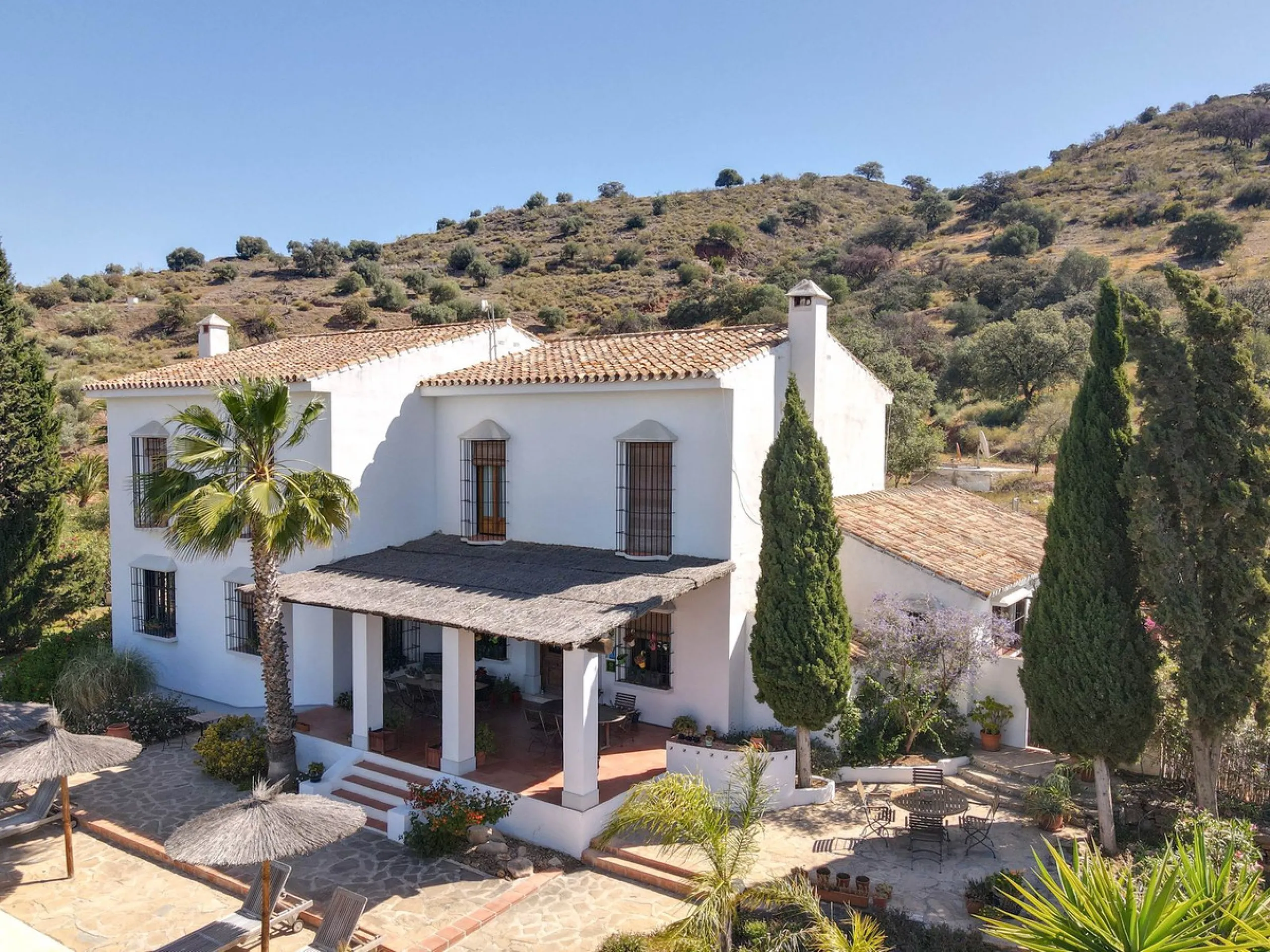 Commercial - Bed and Breakfast в продаже в Alora, Málaga. В доме 7 спален и 6 ванных комнат. Площадь дома 580 м². Площадь участка 17000 м²