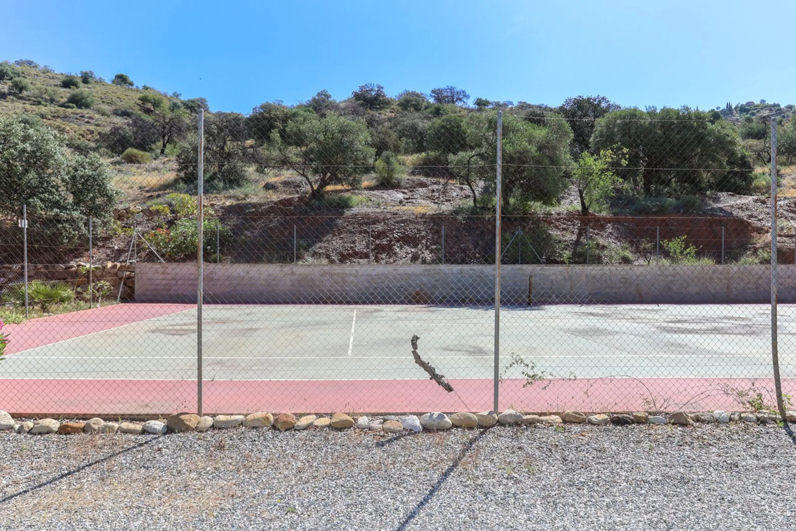Commercial - Bed and Breakfast в продаже в Alora, Málaga. В доме 7 спален и 6 ванных комнат. Площадь дома 580 м². Площадь участка 17000 м²
