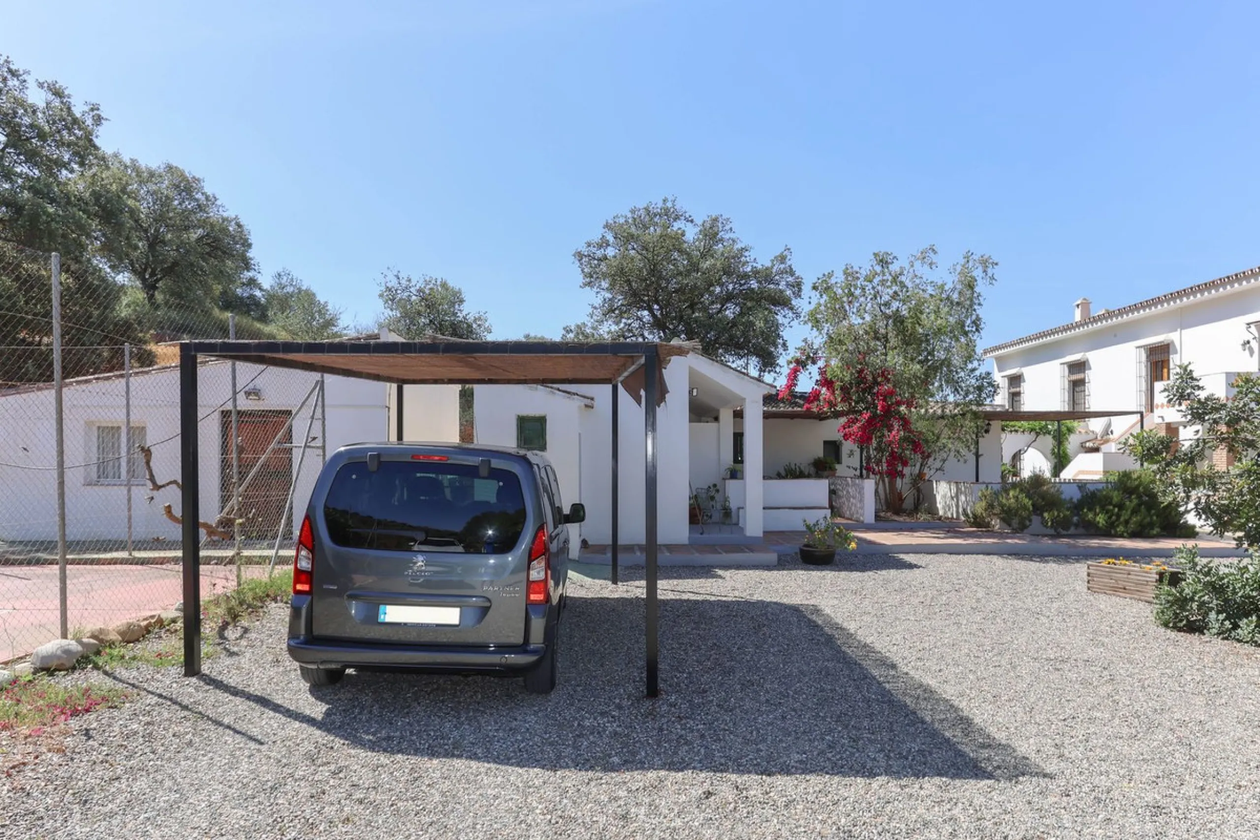 Commercial - Bed and Breakfast в продаже в Alora, Málaga. В доме 7 спален и 6 ванных комнат. Площадь дома 580 м². Площадь участка 17000 м²