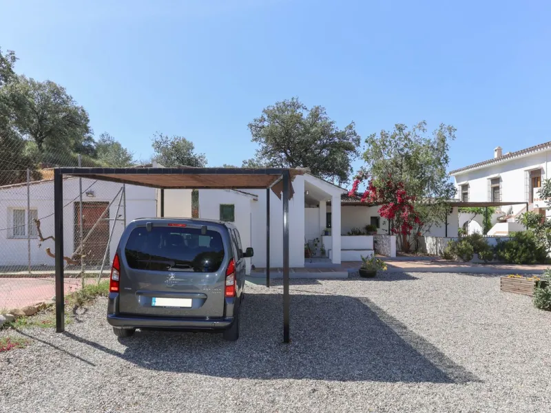Commercial - Bed and Breakfast в продаже в Alora, Málaga. В доме 7 спален и 6 ванных комнат. Площадь дома 580 м². Площадь участка 17000 м²