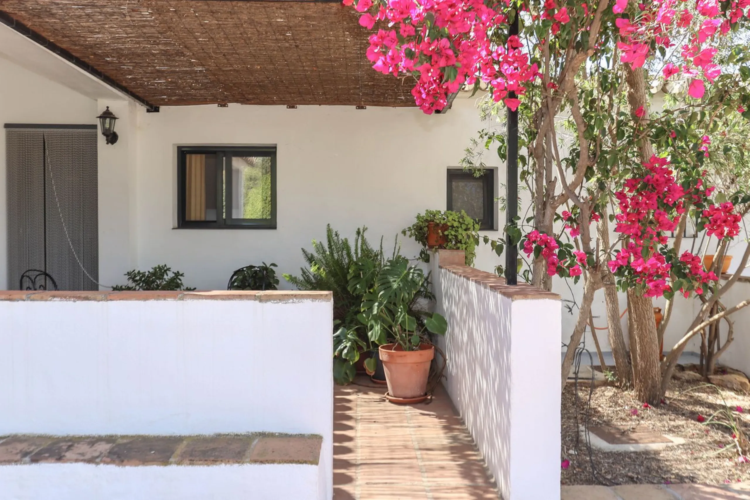 Commercial - Bed and Breakfast в продаже в Alora, Málaga. В доме 7 спален и 6 ванных комнат. Площадь дома 580 м². Площадь участка 17000 м²