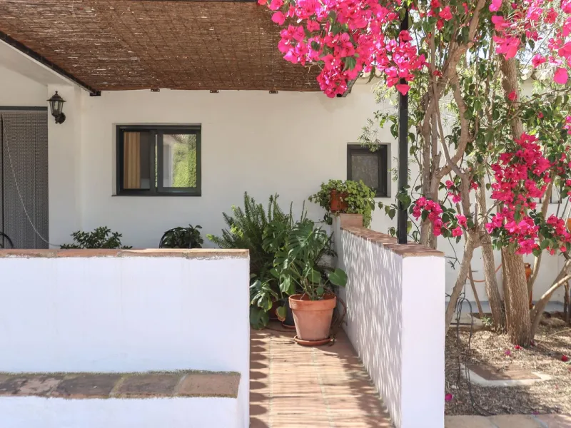 Commercial - Bed and Breakfast в продаже в Alora, Málaga. В доме 7 спален и 6 ванных комнат. Площадь дома 580 м². Площадь участка 17000 м²