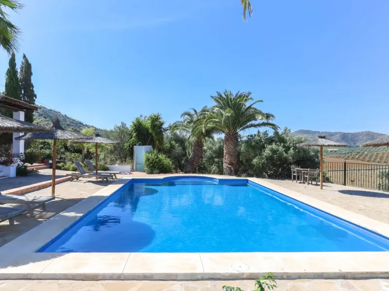 Commercial - Bed and Breakfast в продаже в Alora, Málaga. В доме 7 спален и 6 ванных комнат. Площадь дома 580 м². Площадь участка 17000 м²