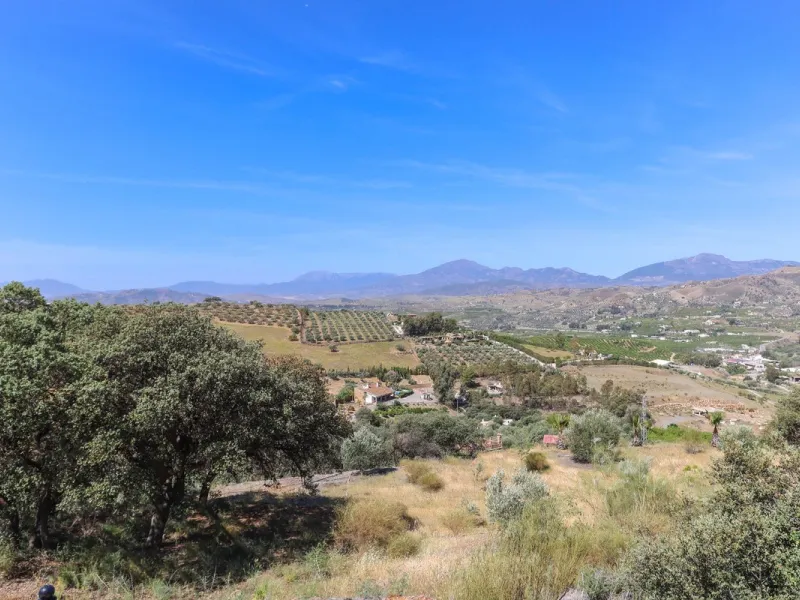 Commercial - Bed and Breakfast в продаже в Alora, Málaga. В доме 7 спален и 6 ванных комнат. Площадь дома 580 м². Площадь участка 17000 м²