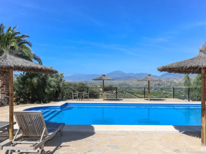 Commercial - Bed and Breakfast в продаже в Alora, Málaga. В доме 7 спален и 6 ванных комнат. Площадь дома 580 м². Площадь участка 17000 м²