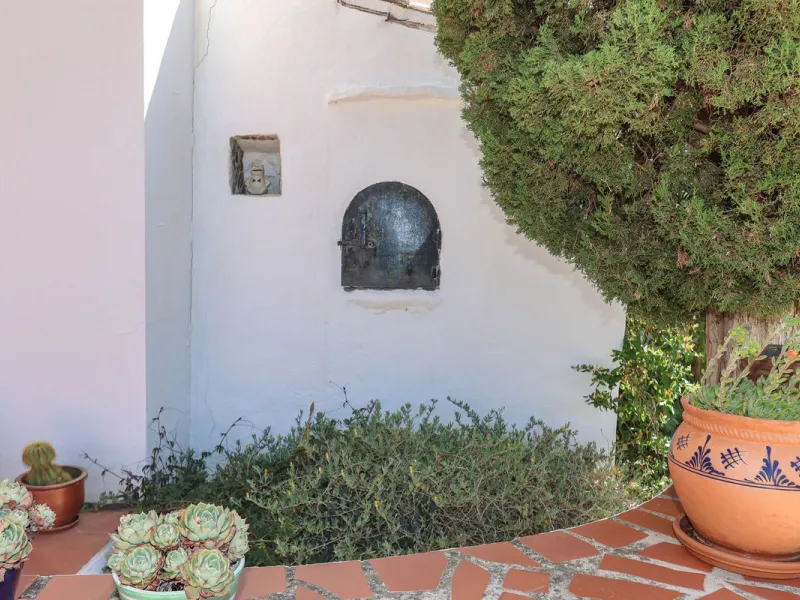 Commercial - Bed and Breakfast в продаже в Alora, Málaga. В доме 7 спален и 6 ванных комнат. Площадь дома 580 м². Площадь участка 17000 м²