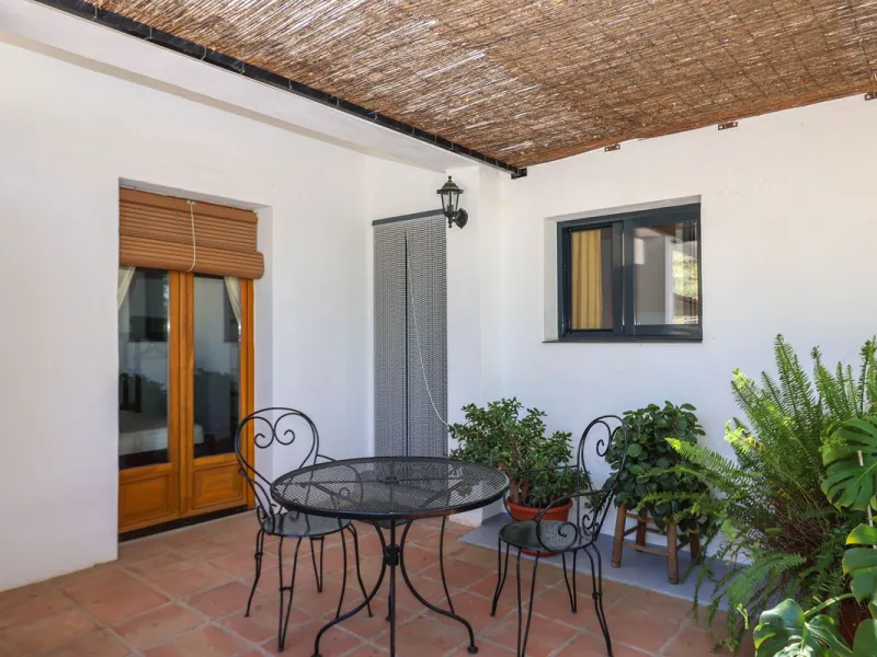 Commercial - Bed and Breakfast в продаже в Alora, Málaga. В доме 7 спален и 6 ванных комнат. Площадь дома 580 м². Площадь участка 17000 м²