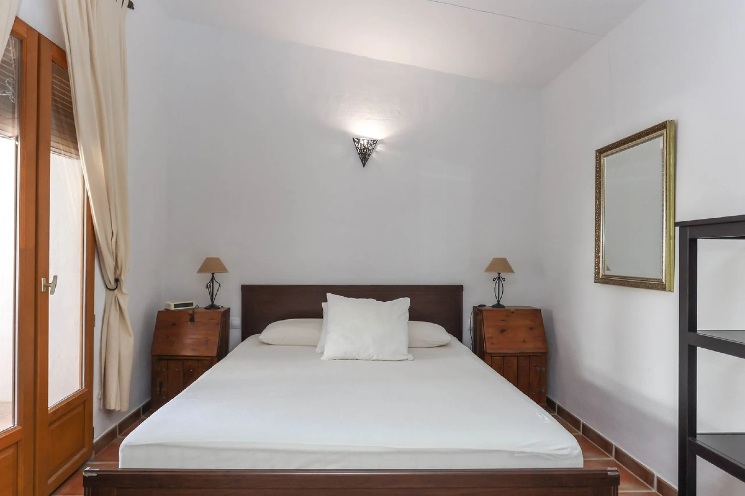 Commercial - Bed and Breakfast в продаже в Alora, Málaga. В доме 7 спален и 6 ванных комнат. Площадь дома 580 м². Площадь участка 17000 м²