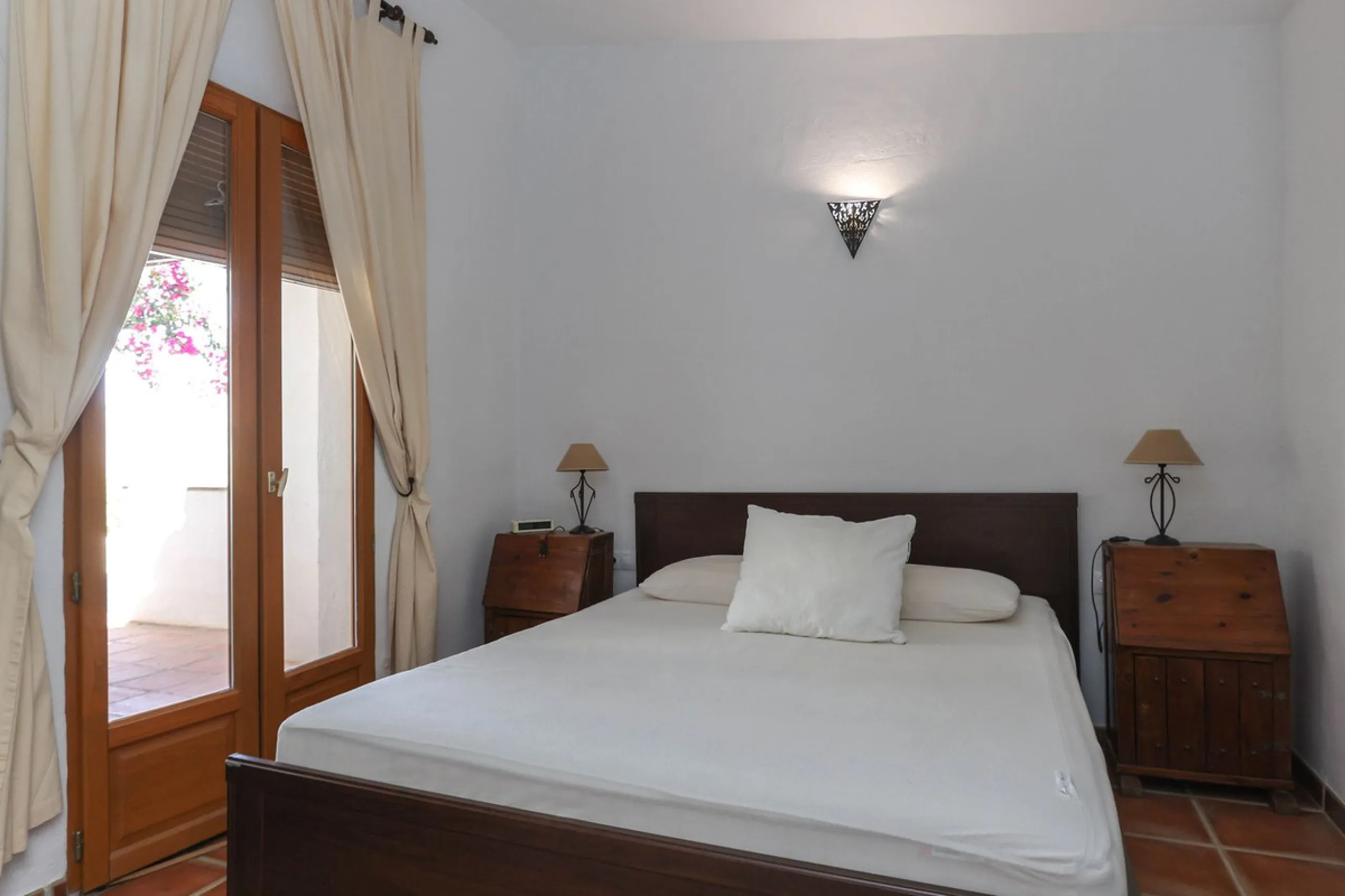 Commercial - Bed and Breakfast в продаже в Alora, Málaga. В доме 7 спален и 6 ванных комнат. Площадь дома 580 м². Площадь участка 17000 м²