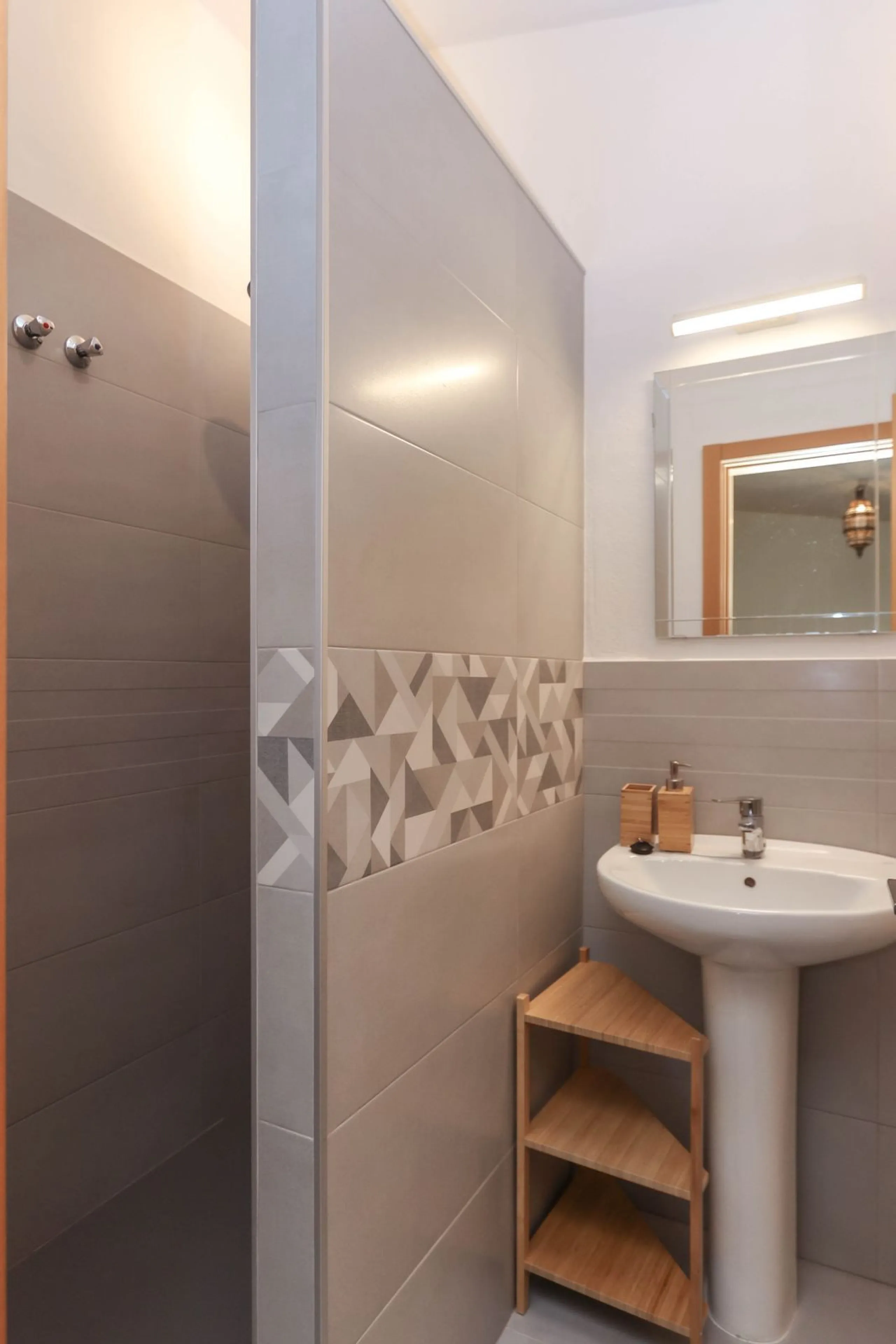 Commercial - Bed and Breakfast в продаже в Alora, Málaga. В доме 7 спален и 6 ванных комнат. Площадь дома 580 м². Площадь участка 17000 м²