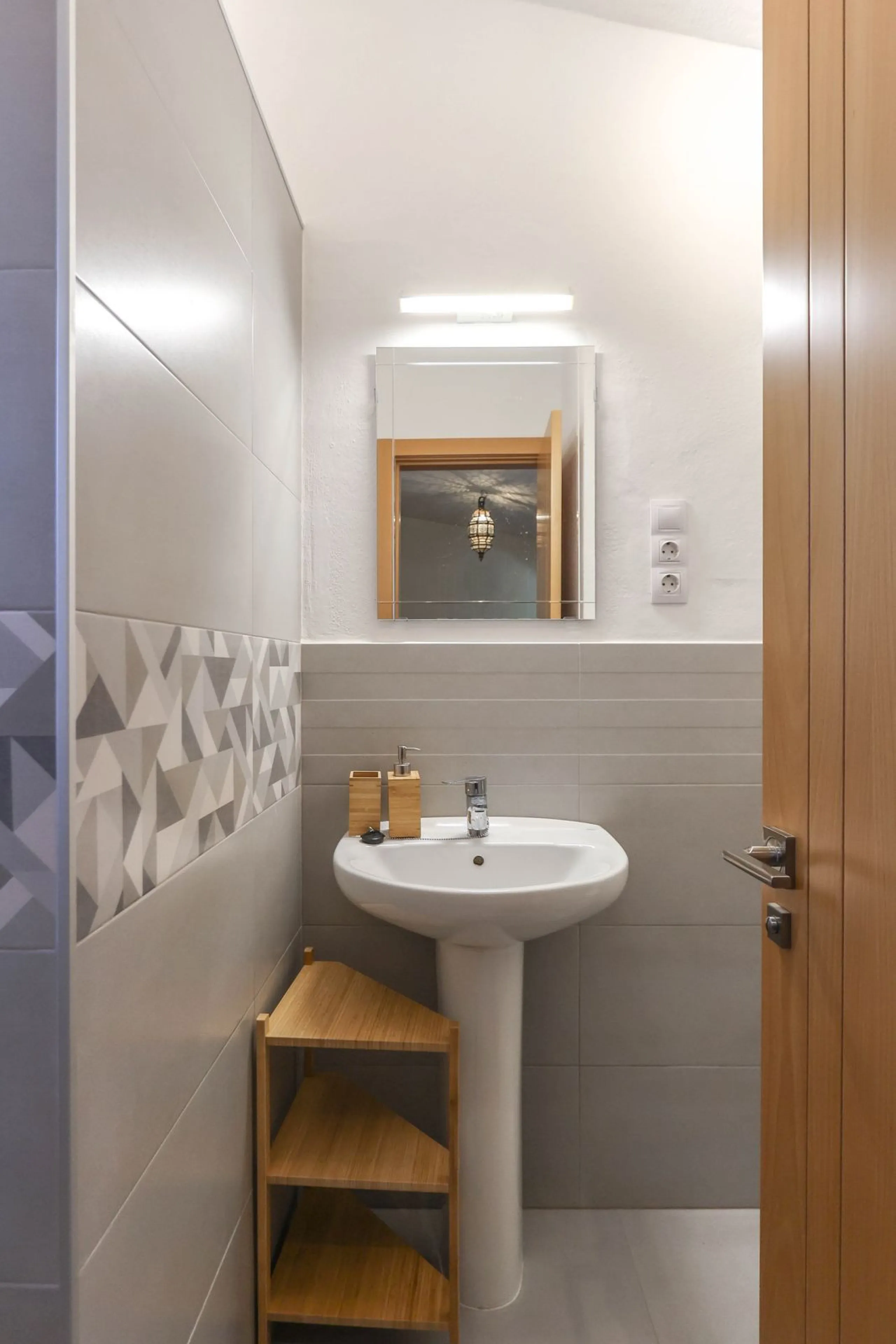 Commercial - Bed and Breakfast в продаже в Alora, Málaga. В доме 7 спален и 6 ванных комнат. Площадь дома 580 м². Площадь участка 17000 м²