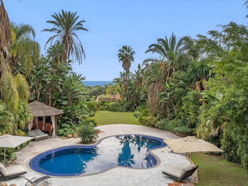 This villa presents an exceptional refurbishment opportunity to create your ideal family home.